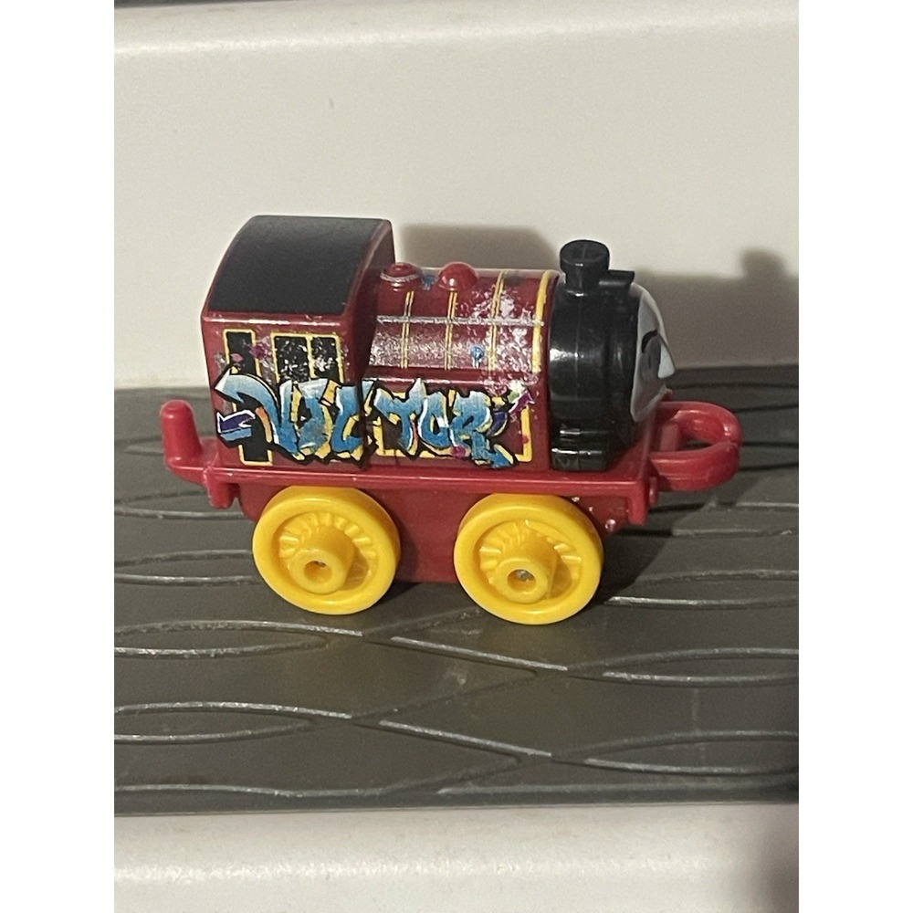 Thomas & Friends Minis Victor Graffiti Miniature Train